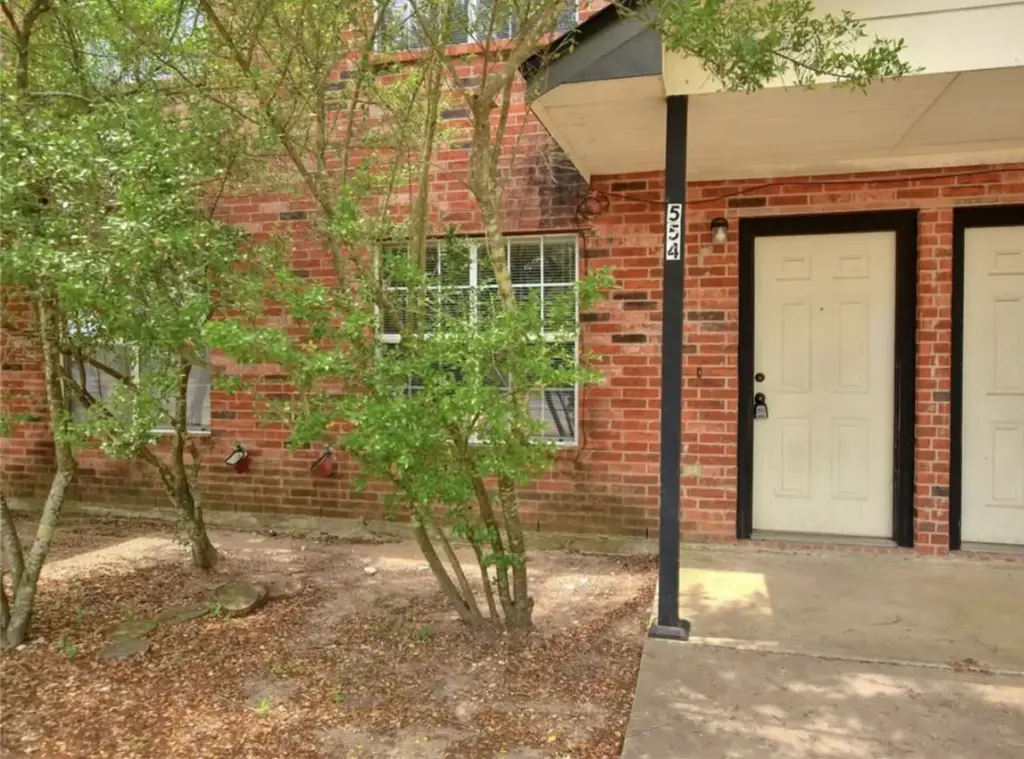 554 E Cedar Street, Bertram