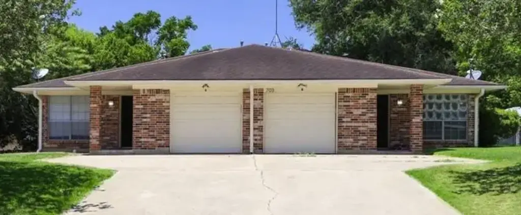 703 E Germania Street B, Brenham