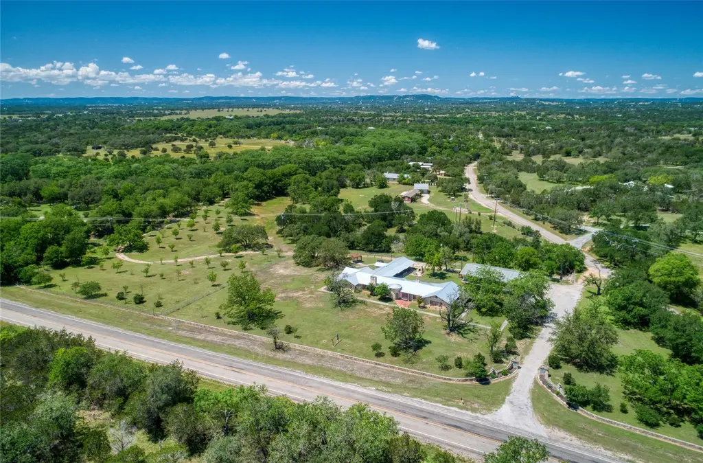 5322 State Hwy 16 N, Bandera