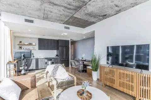 48 East Avenue 3008, Austin