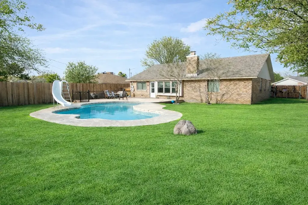 1609 Woodhill Drive, Round Rock