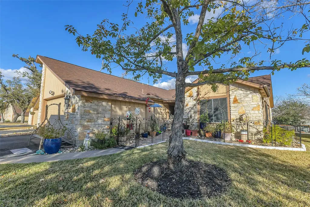 33 Oaks Place, Lago Vista