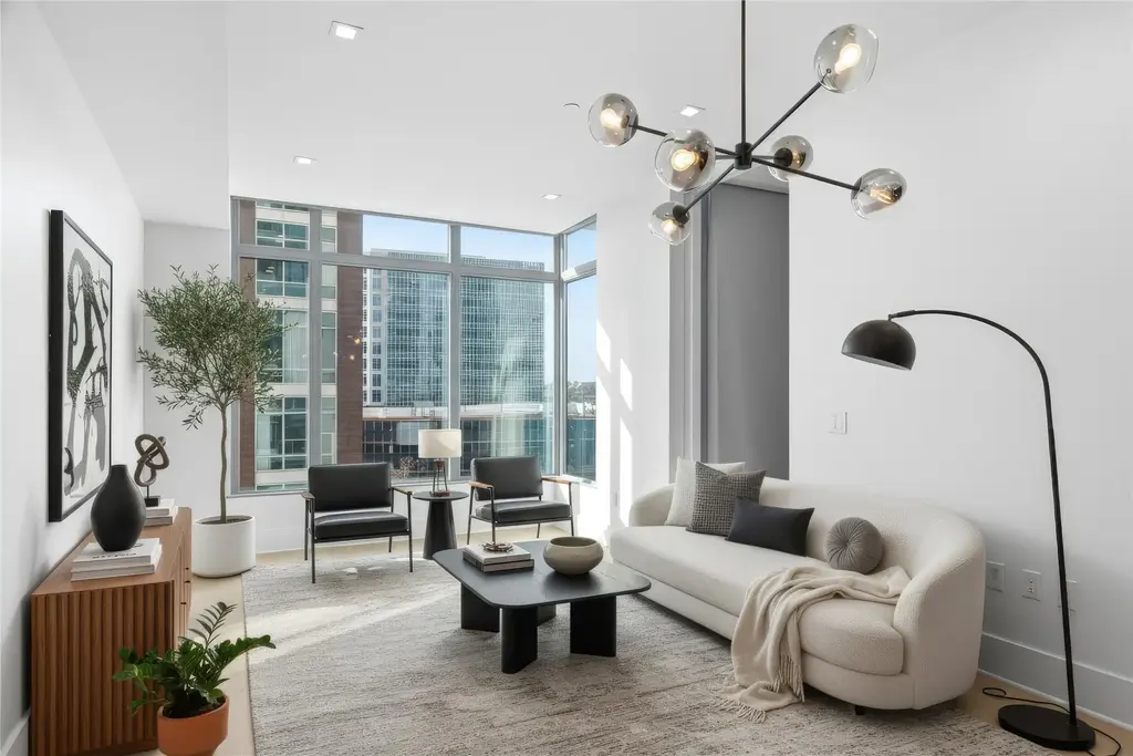 501 West Avenue 802, Austin
