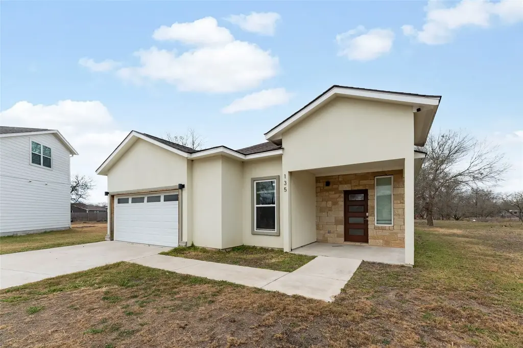 135 Koele Court, Bastrop