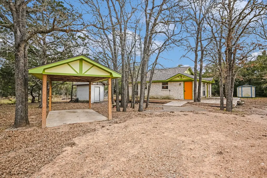 309 Stolle Lane, Flatonia