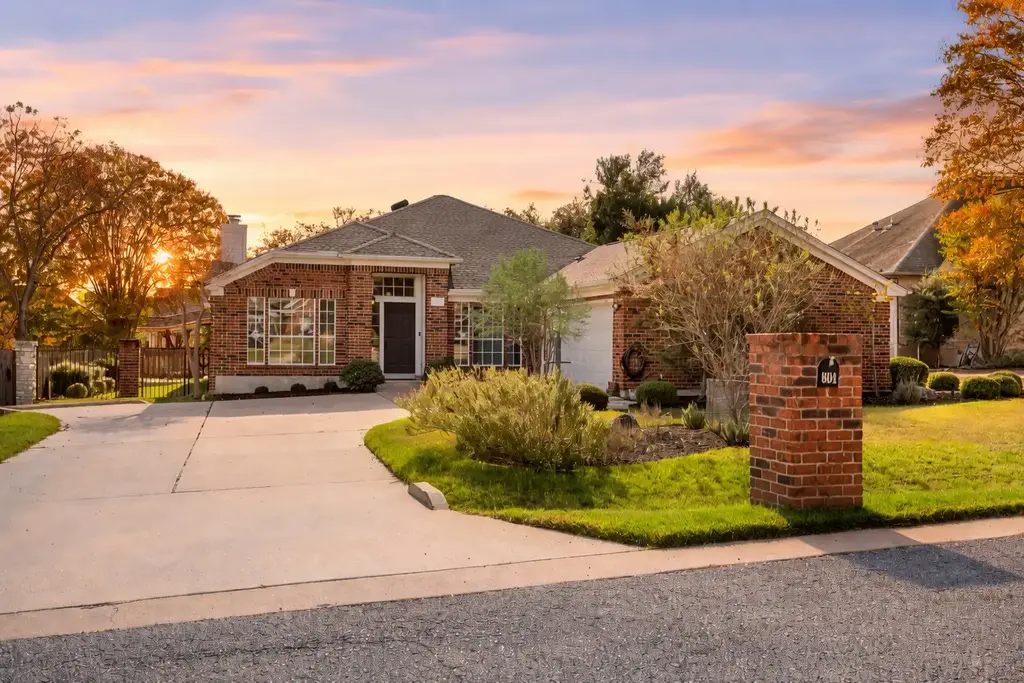 604 Cutty Trail, Lakeway