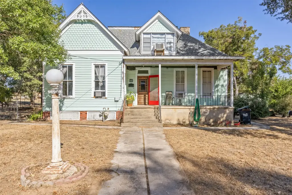 606 W Bell Avenue, Rockdale