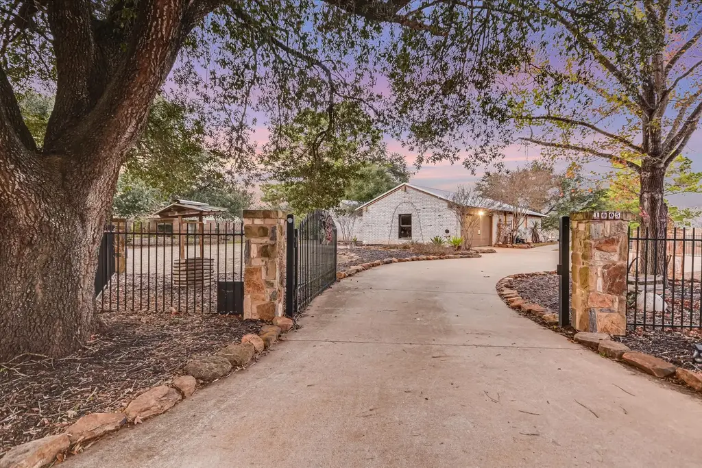 1005 Colorado Street, Smithville