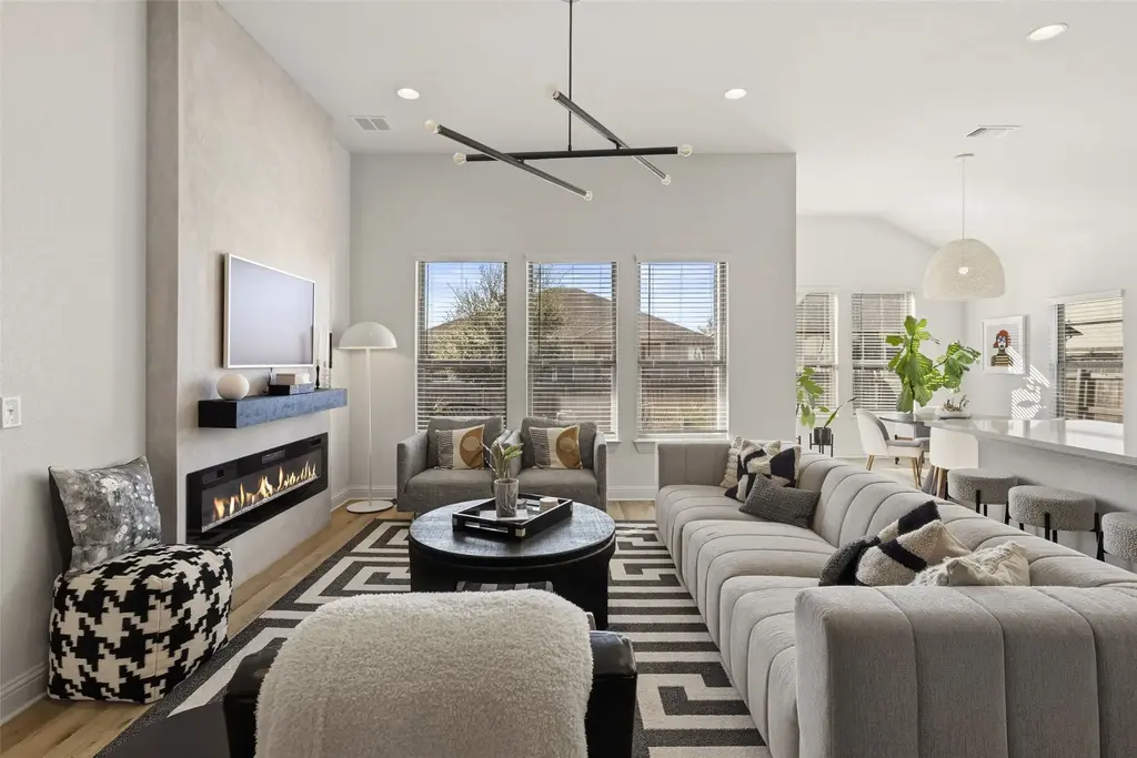 16529 Summery Street, Manor