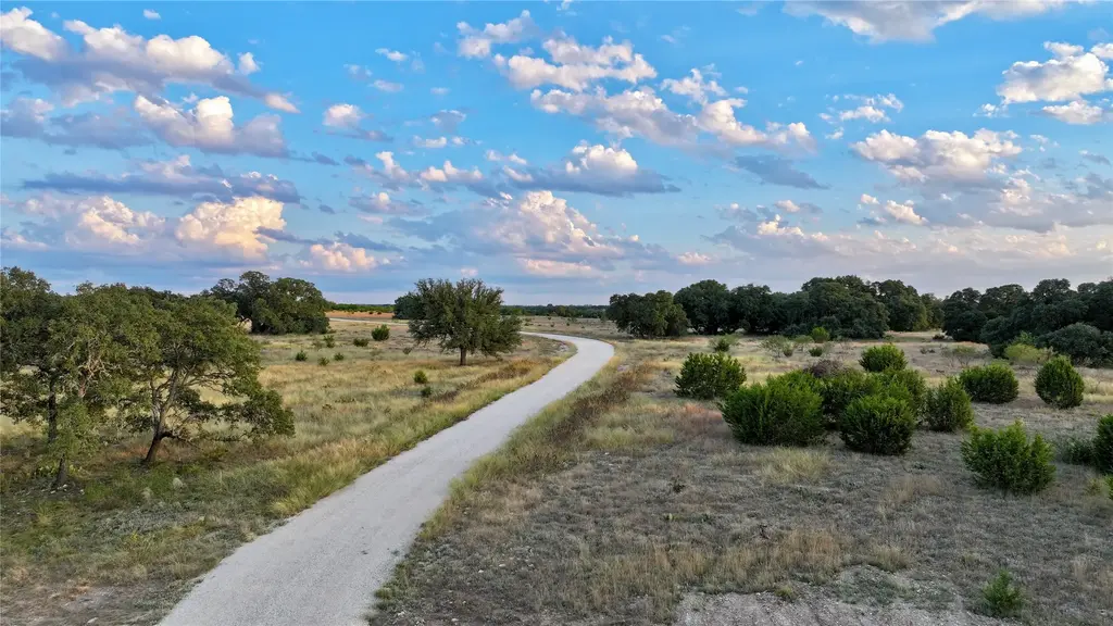 12 Bluestem Lane N, Lampasas
