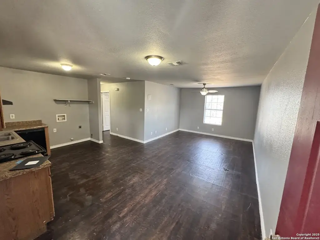 830 W Hutchins Place 11, San Antonio