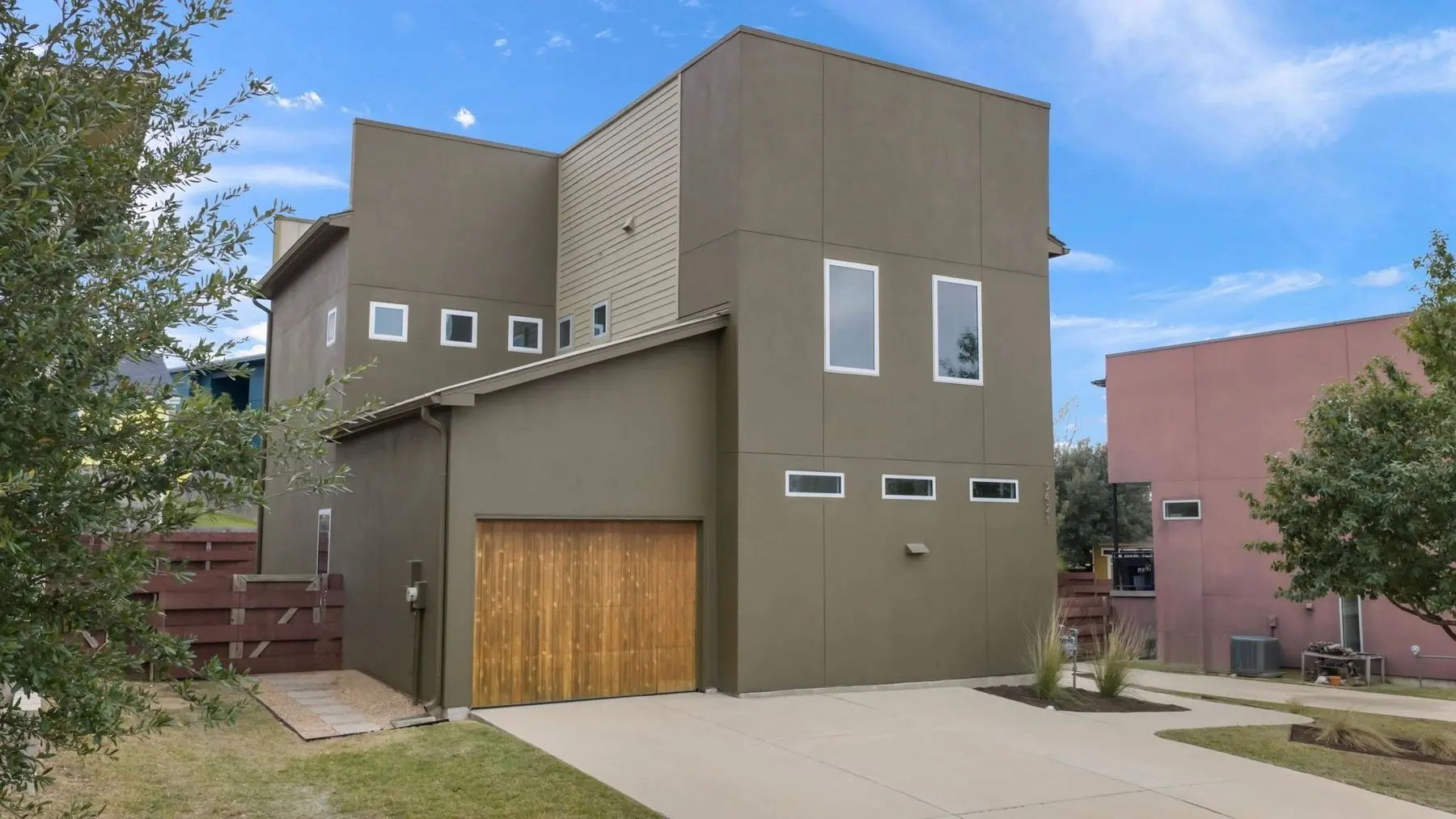 Photo of Listing #1245503
