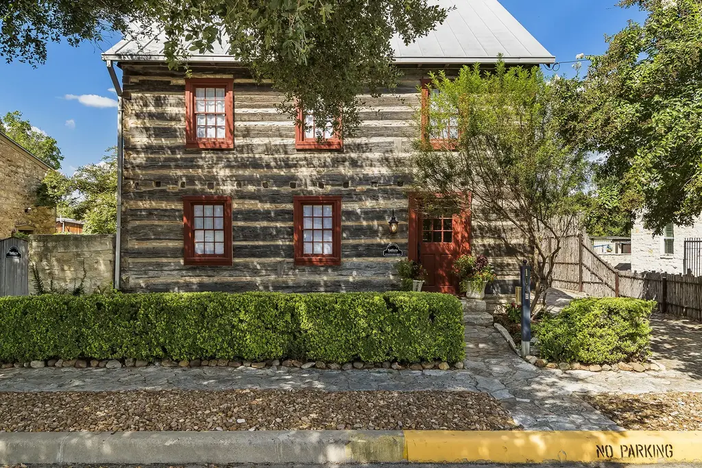 104 Austin Street B, Fredericksburg