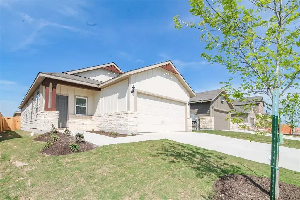 259 Silktassel Way, Buda
