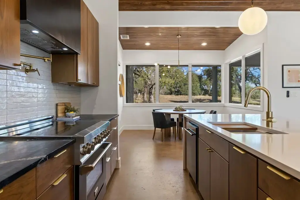 47 War Bonnet, Wimberley