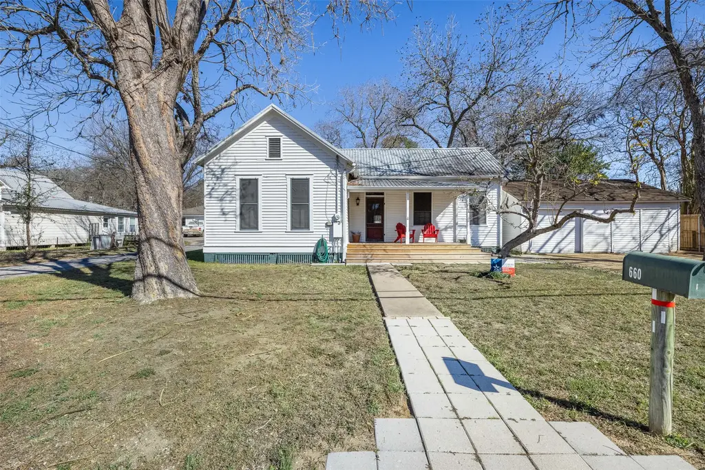 660 N Main Street, La Grange