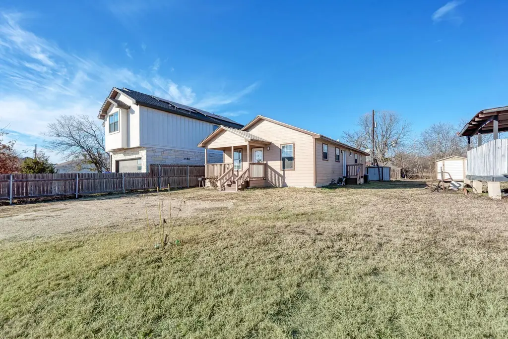 107 W Brenham Street, Manor