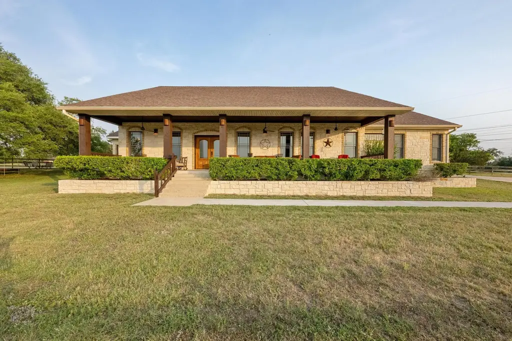 611 Post Oak Drive, Dripping Springs