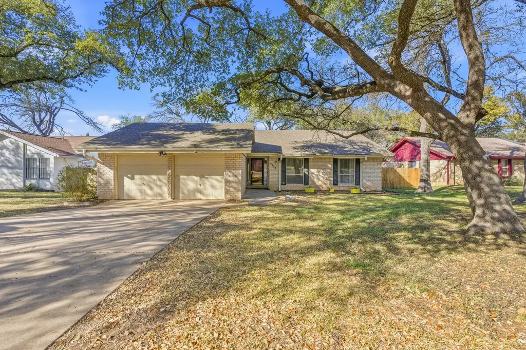 9424 Shady Oaks Drive, Austin