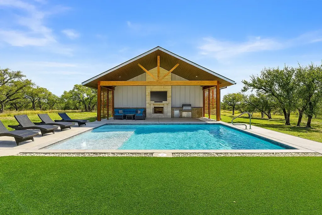 690 Cielo Springs Drive, Blanco