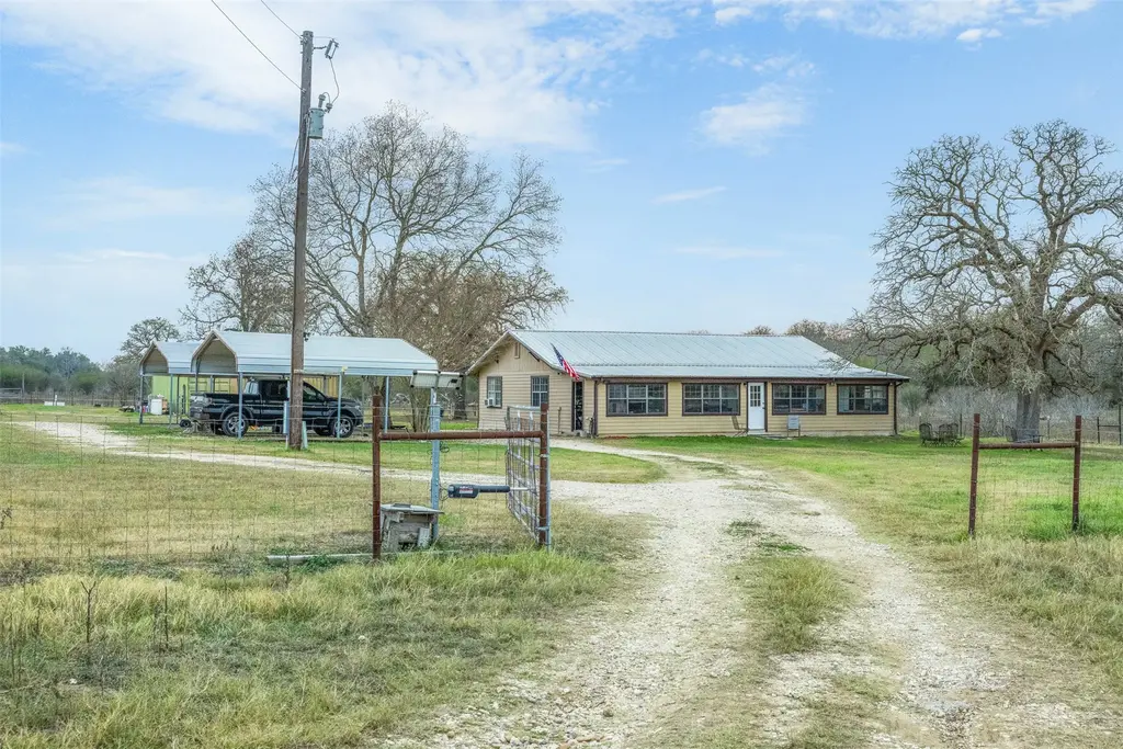 4025 County Road 284 46x, Harwood