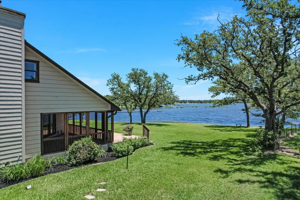 106 Agarita Drive, Burnet