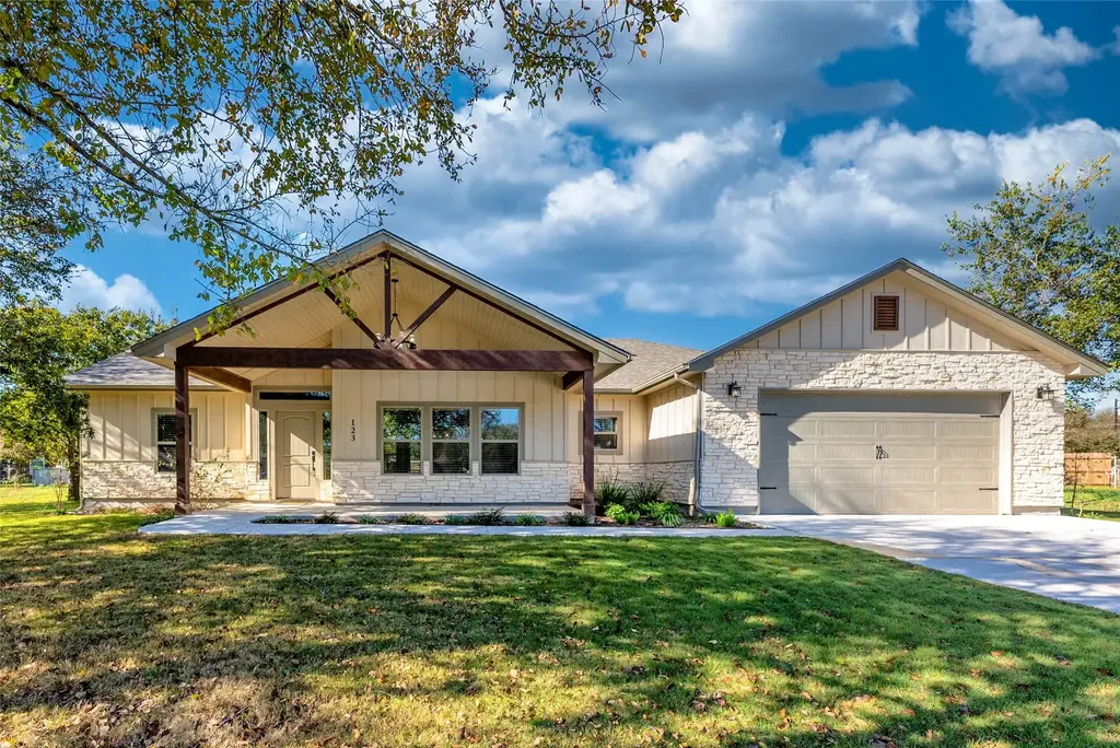 123 W Kikipua Lane, Bastrop