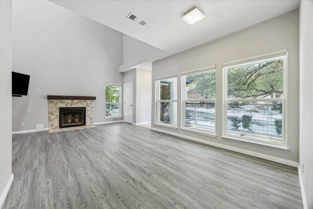 6600 Valleyside Road D-17, Austin