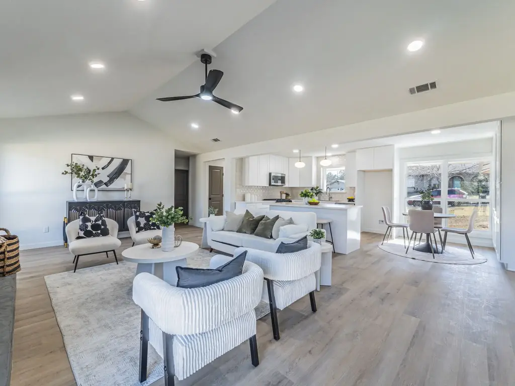 906 Fall Creek Drive, Austin