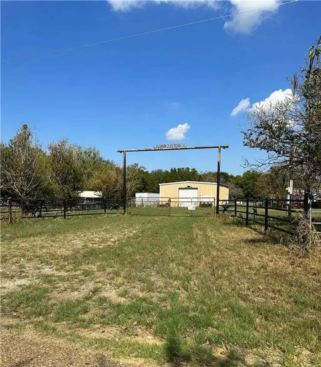 853 County Road 206, Bremond