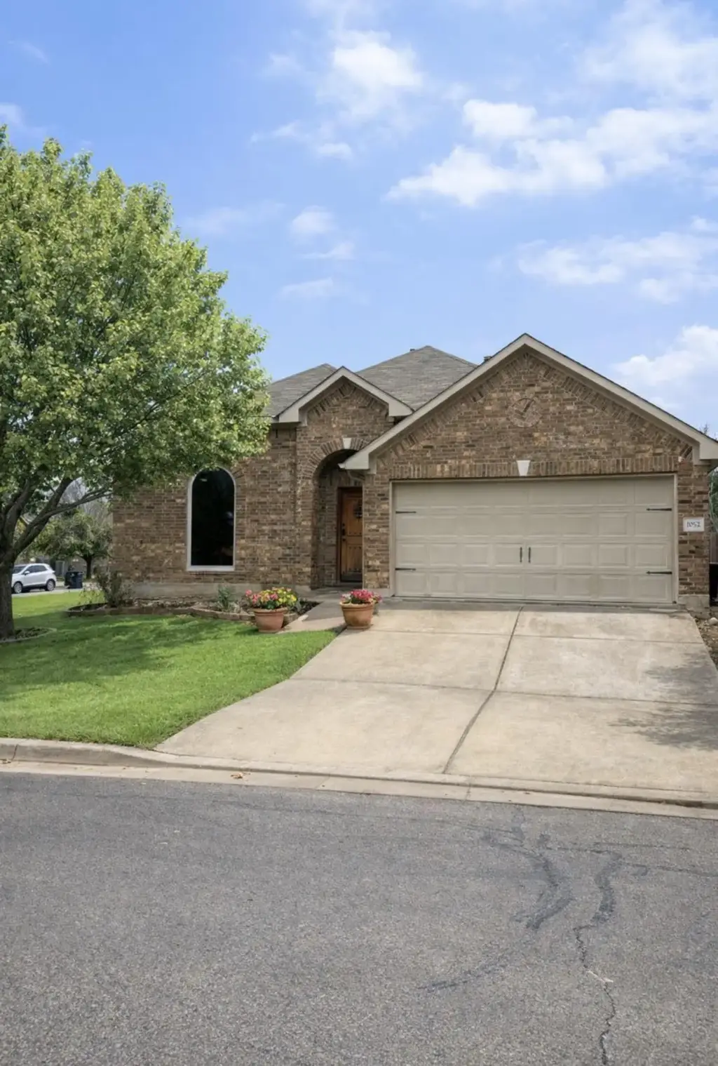 1052 Hot Spring Valley, Buda