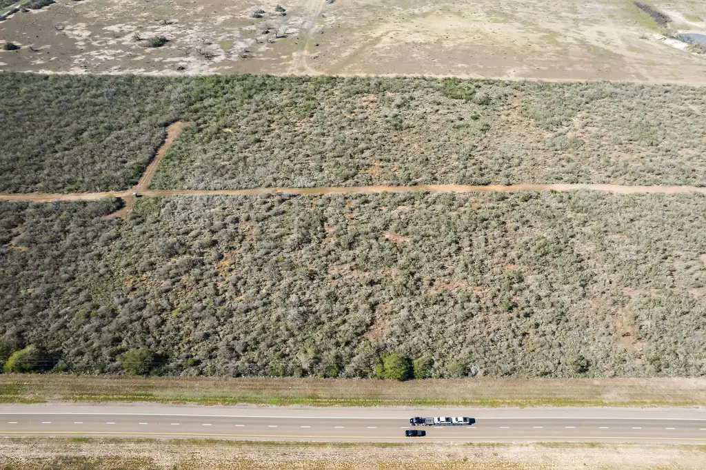 N Highway 281, Alice