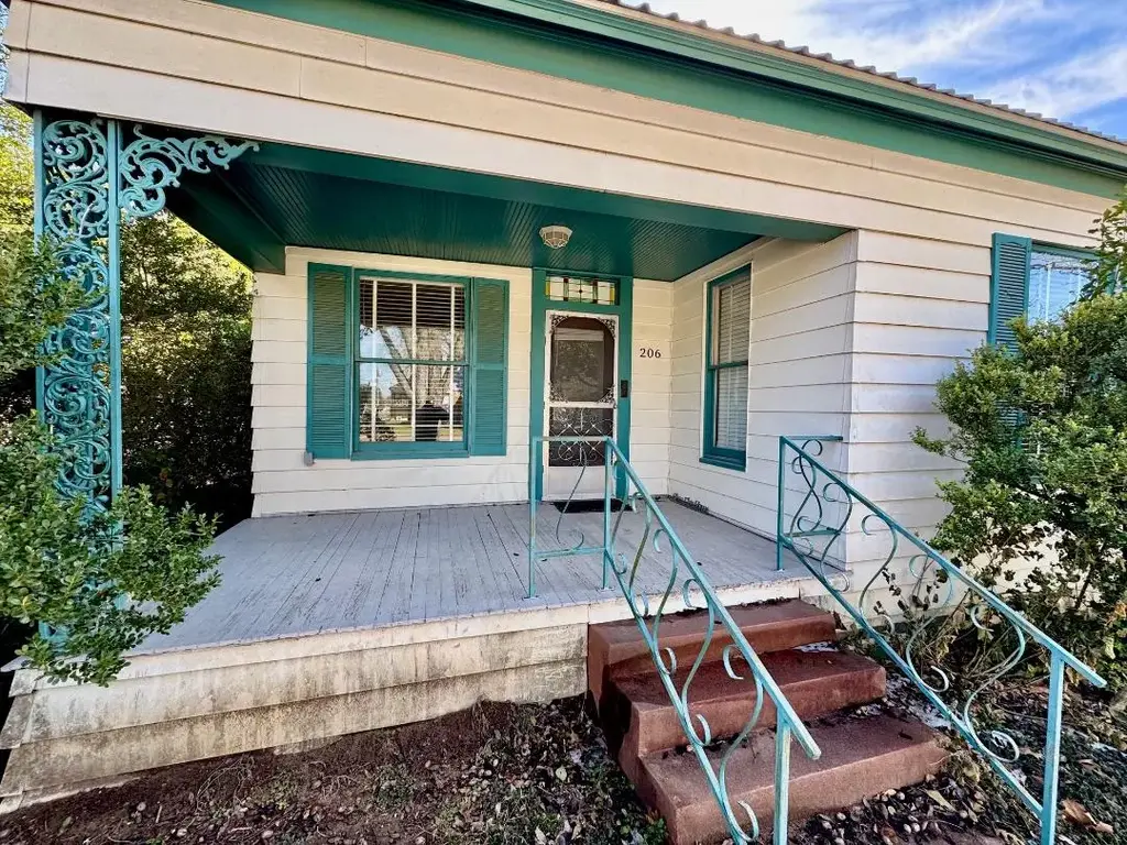 206 Bishop Street, Smithville