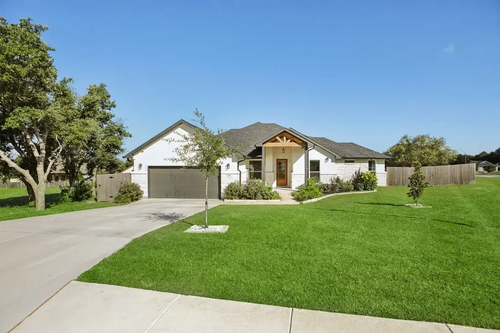 100 Colby Canyon Drive, Burnet