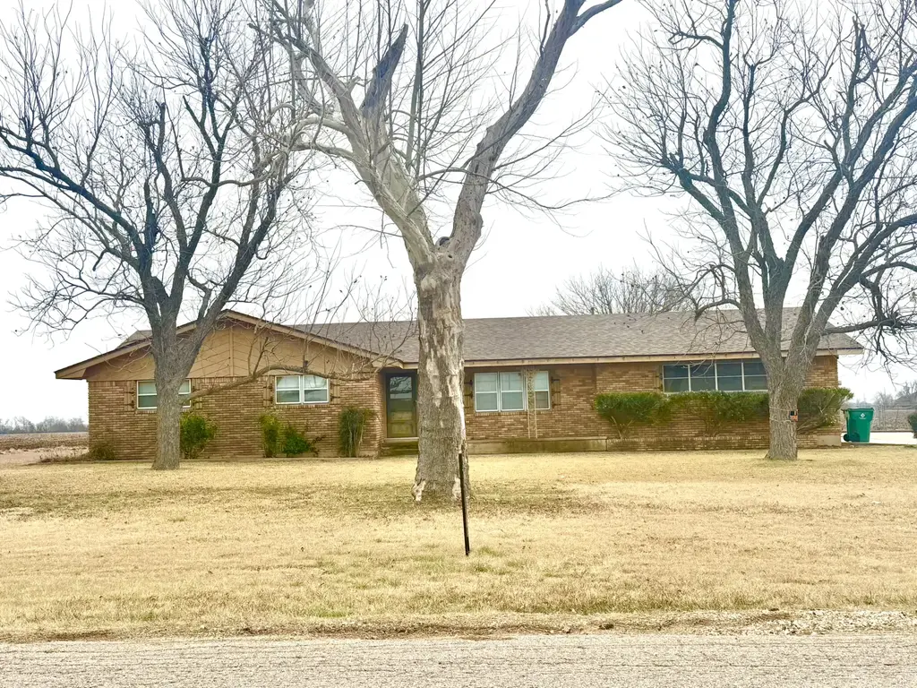 1204 E Lake Drive, Taylor