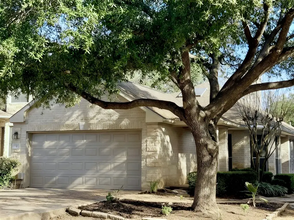 10 Troon Drive, Lakeway