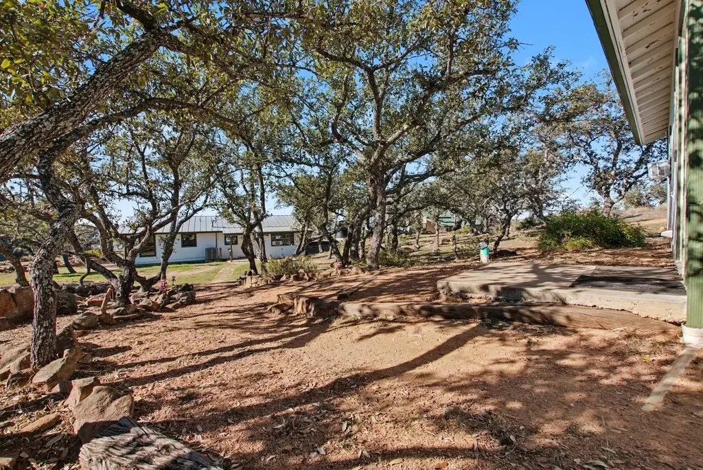 501 Bumpy Ridge Drive, Burnet
