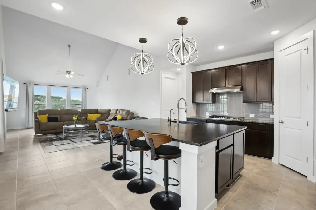 8119 Purple Aster Pass, Lago Vista