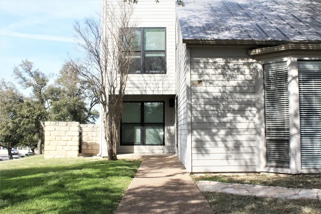101 World Of Tennis Square, Lakeway