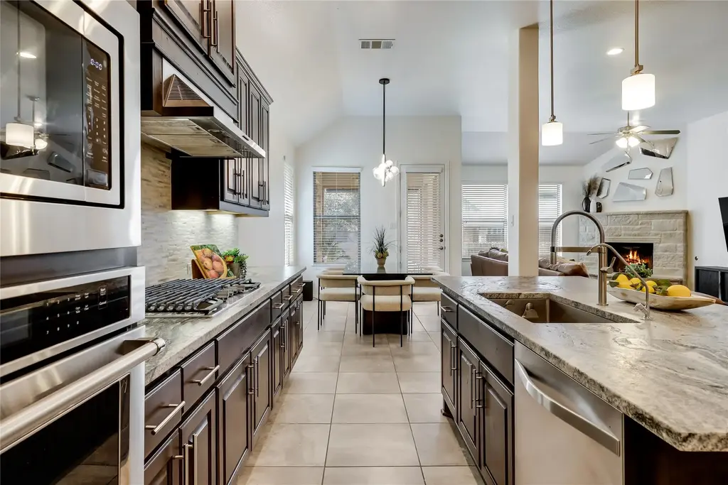22207 Cape Travis Bend, Lago Vista