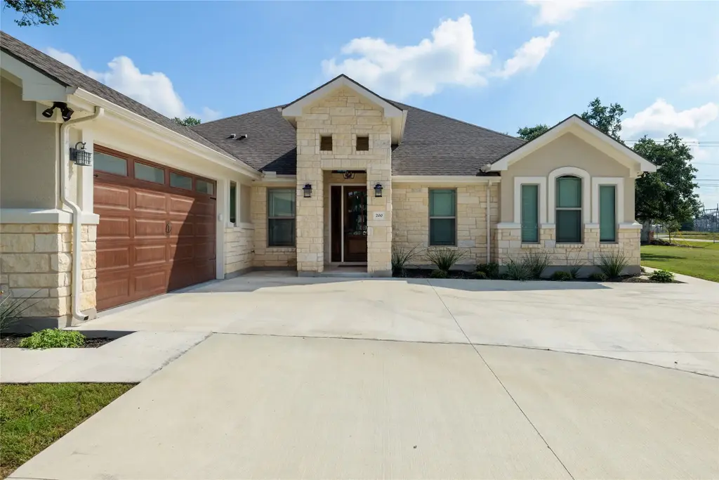 200 Wood Cove, Georgetown