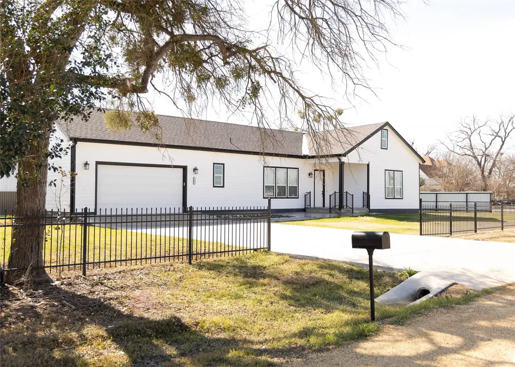 300 E Front Street, Thorndale