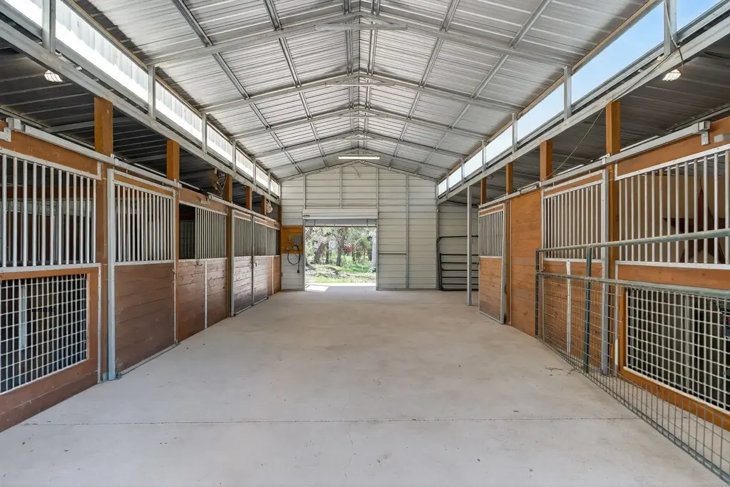 131 N Showhorse Drive, Liberty Hill
