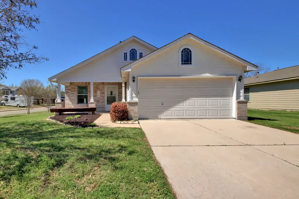 218 Katy B Lane, Bastrop