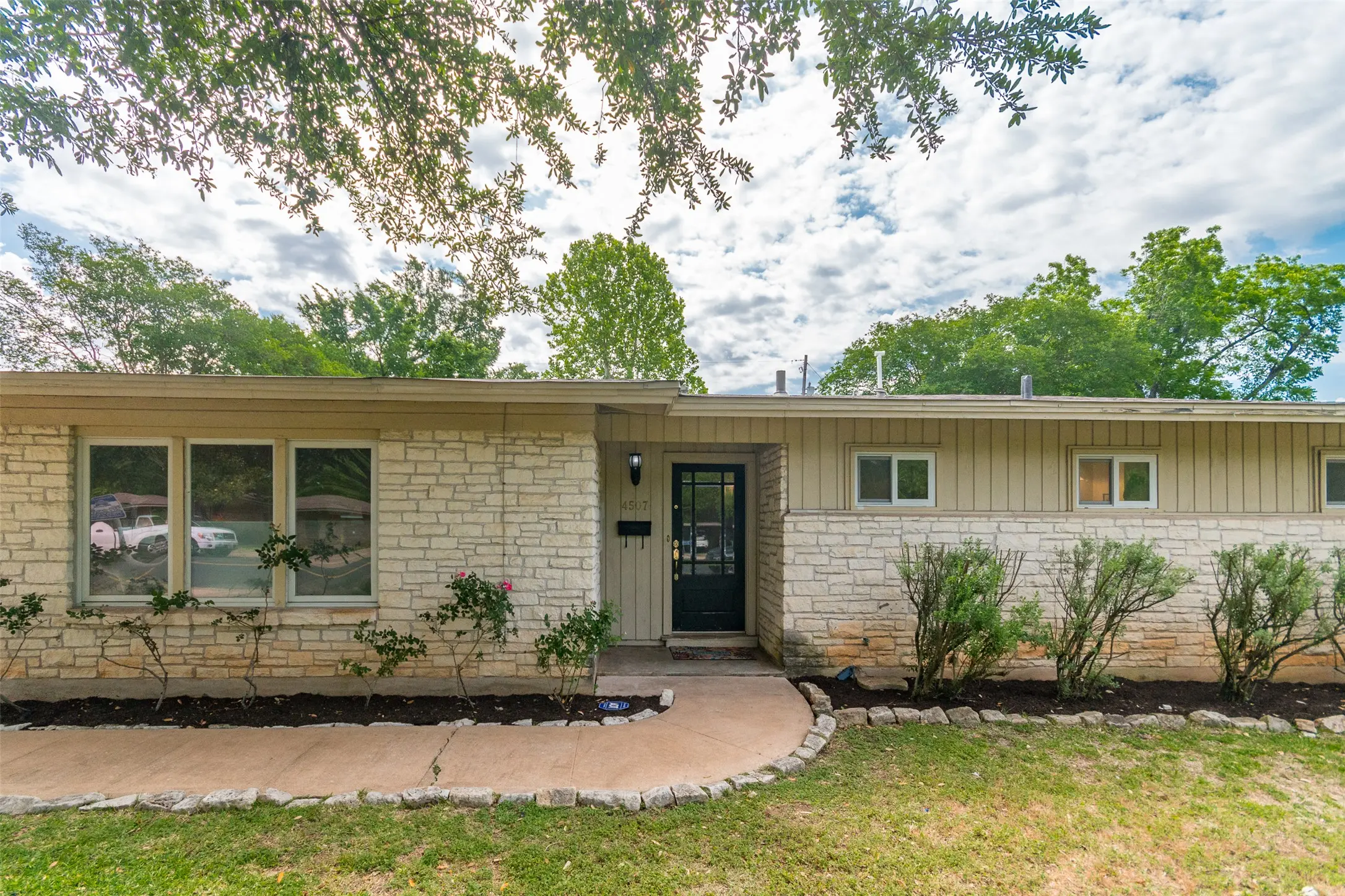 Photo of Listing #8315140
