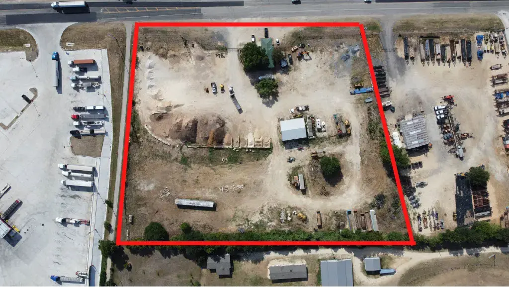 1951 South Magnolia, Luling
