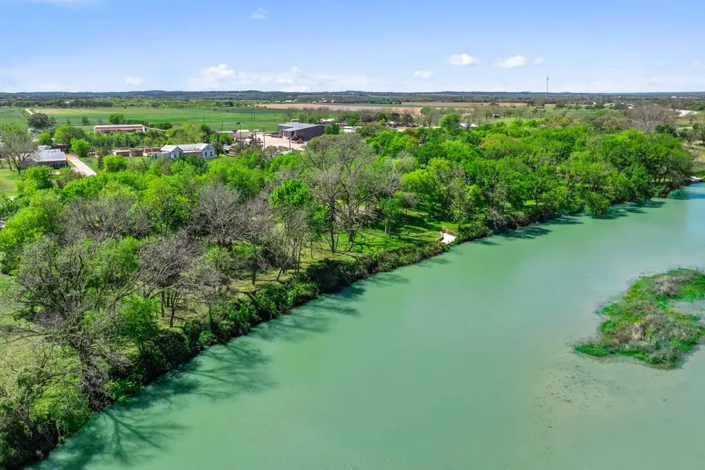 571 Ranch Road 1, Stonewall