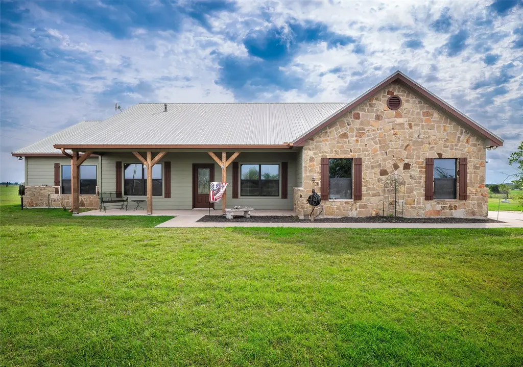 851 & 877 County Road 455, Coupland