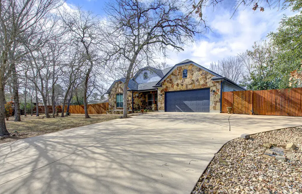 110 Kou Court, Bastrop