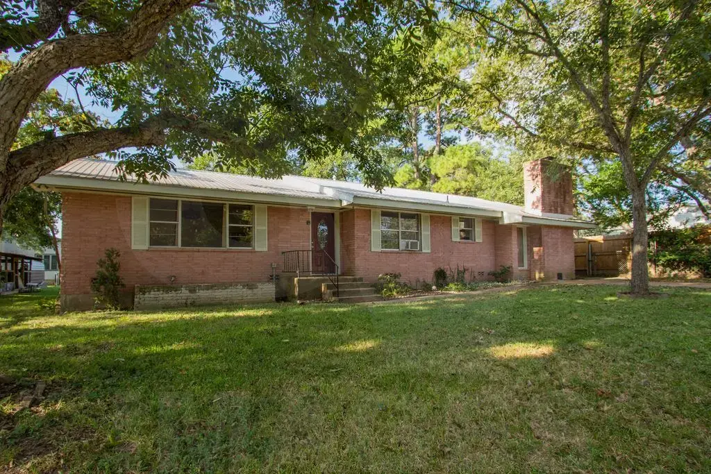 403 4th Avenue, Smithville